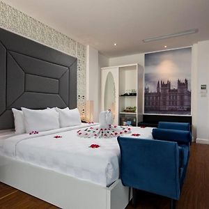 Honeymoon King Suite